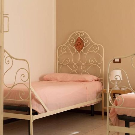 Maria'S Bed - Intero Alloggio Accogliente Dorno Kültér fotó